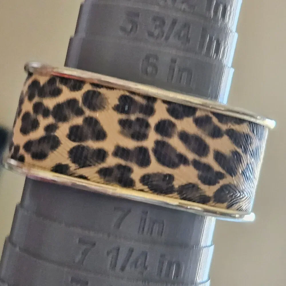 Gold tone textured animal print bracelet 6.75